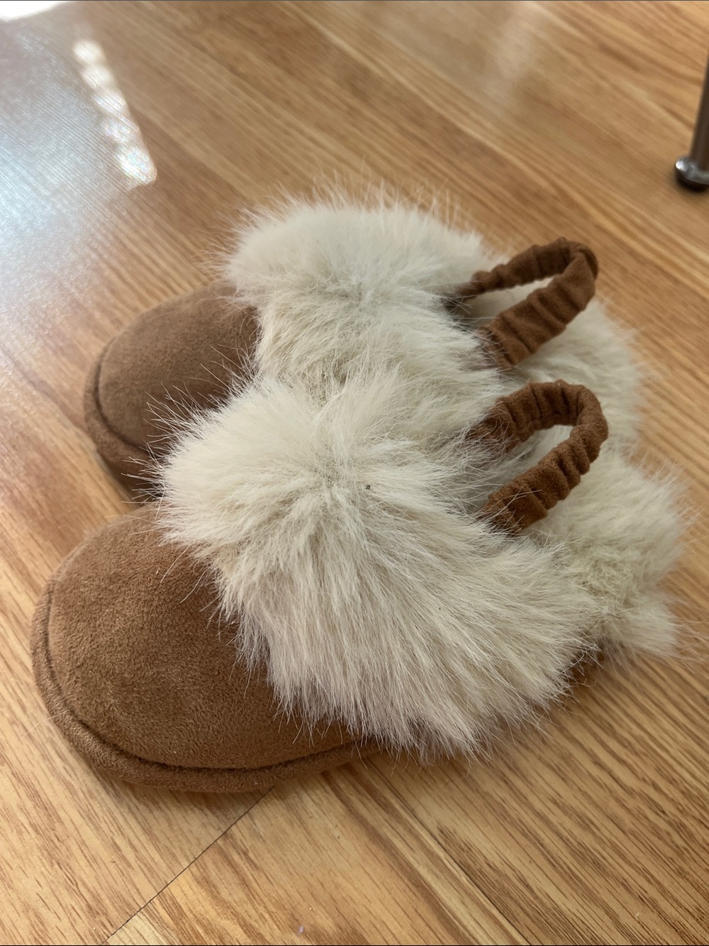$15 = 4 pairs - H&M Brown and Cream Fur-Trim Kids Slippers